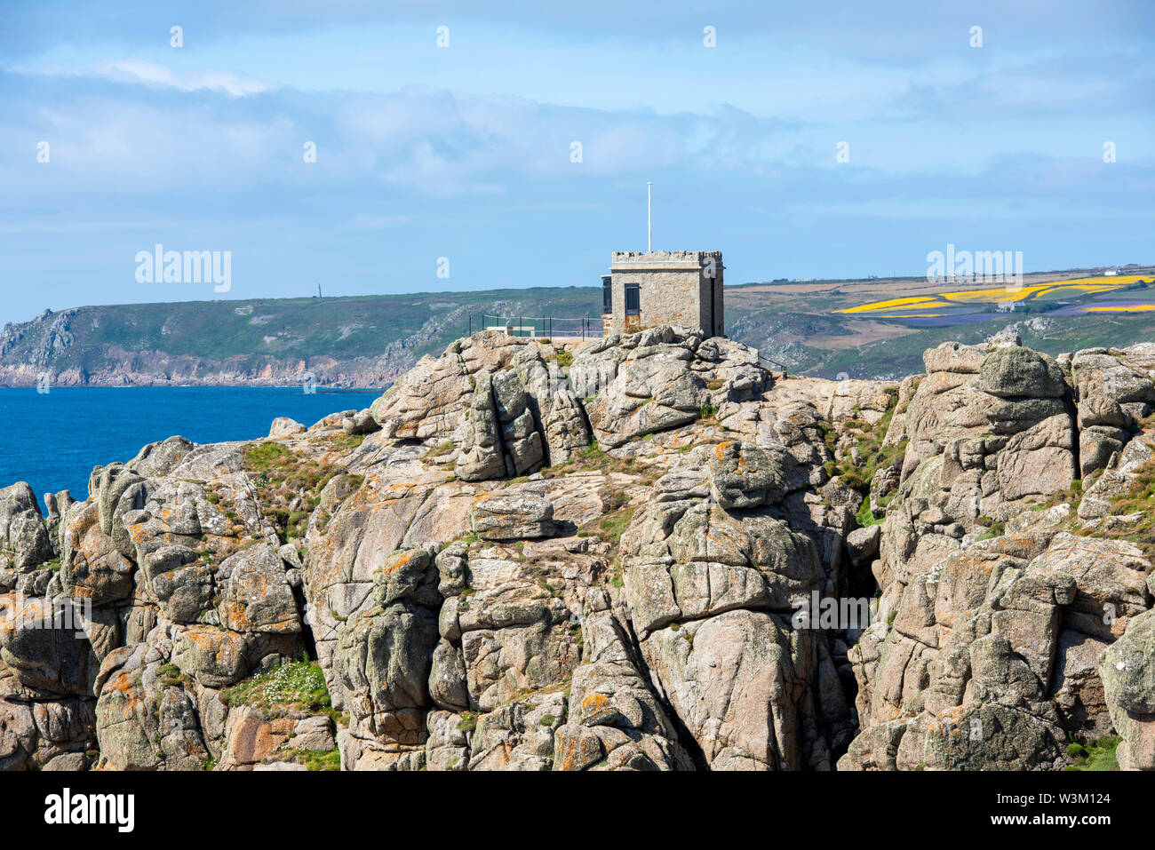 Vista dal sentiero costiero in Sennen Cove in Cornovaglia, England Regno Unito Foto Stock