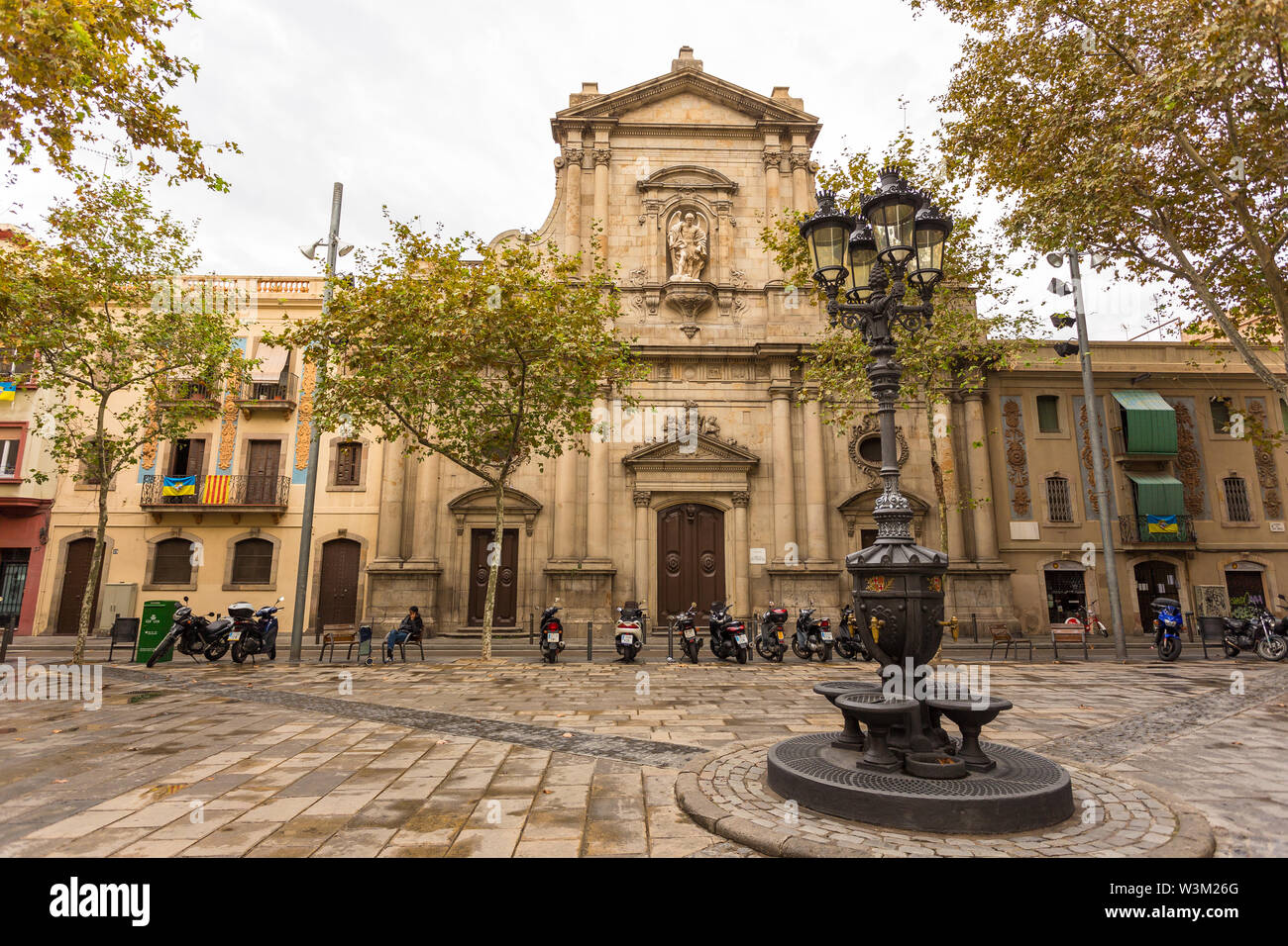 Barcellona, Spagna - 09 Novembre 2014: la visione della chiesa cattolica di Sant Miquel del Port a Carrer de Sant Miquel. Foto Stock
