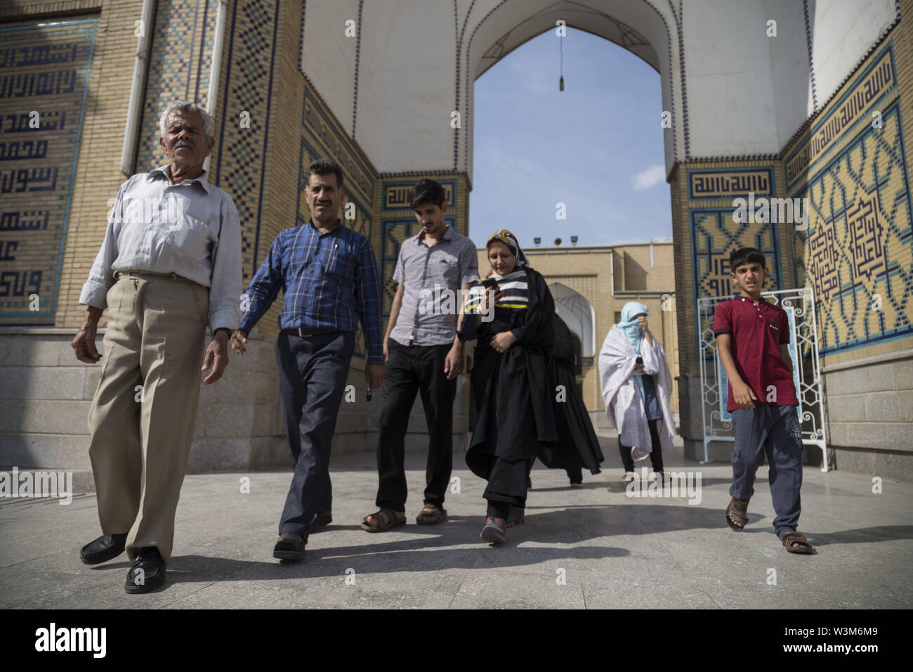 Luglio 16, 2019 - Shahre-Ray, Teheran, Iran - musulmani sciiti in Shah Abdol-Azim santuario in Rey, Teheran, Iran. Credito: Rouzbeh Fouladi/ZUMA filo/Alamy Live News Foto Stock