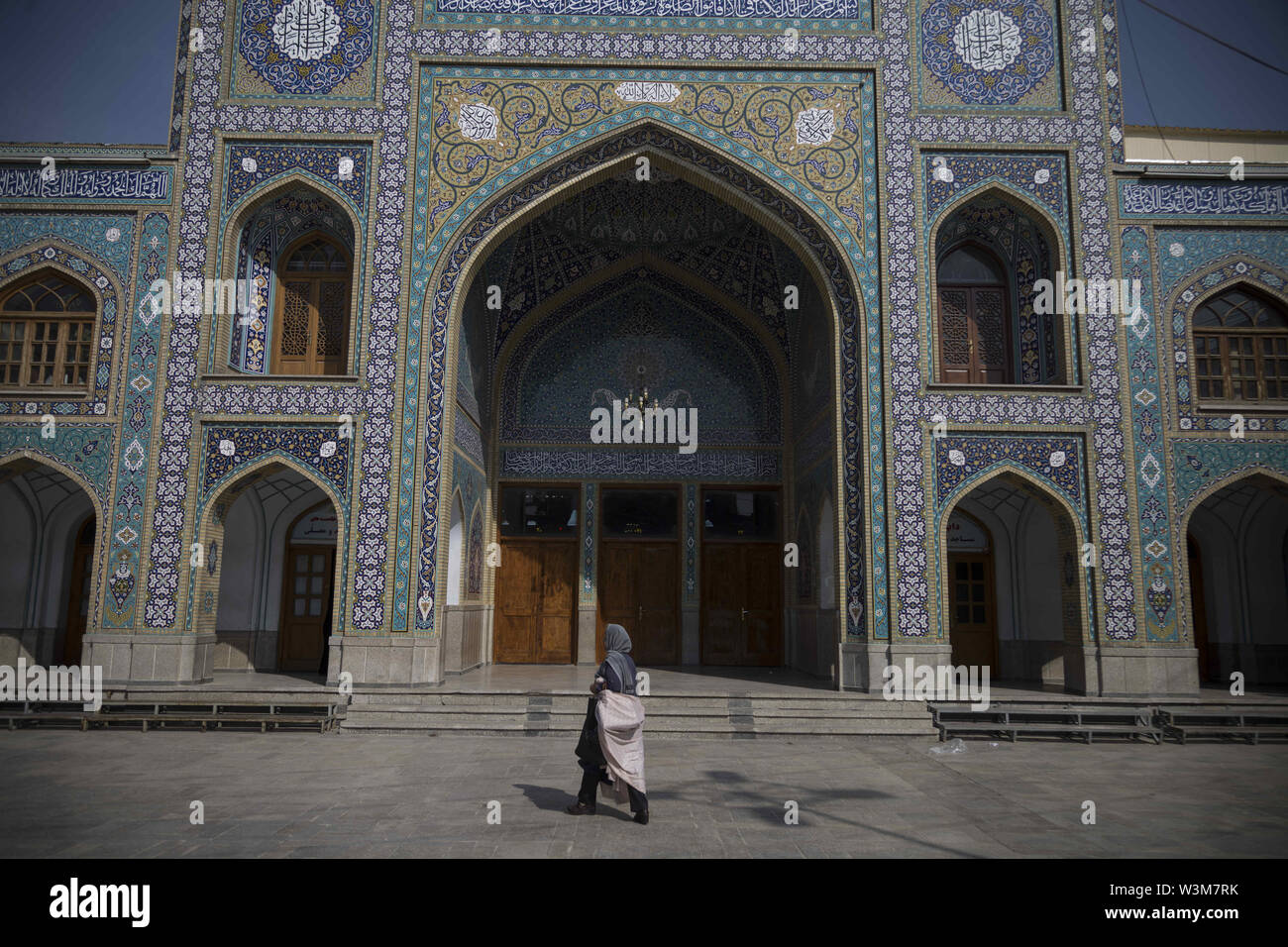 Luglio 16, 2019 - Shahre-Ray, Teheran, Iran - musulmani sciiti in Shah Abdol-Azim santuario in Rey, Teheran, Iran. Credito: Rouzbeh Fouladi/ZUMA filo/Alamy Live News Foto Stock