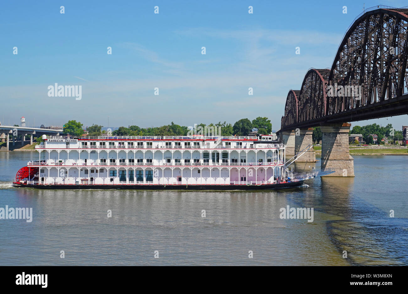 American Duchessa riverboat di American Queen Steamboat Azienda sul Fiume Ohio a Louisville, Kentucky Foto Stock