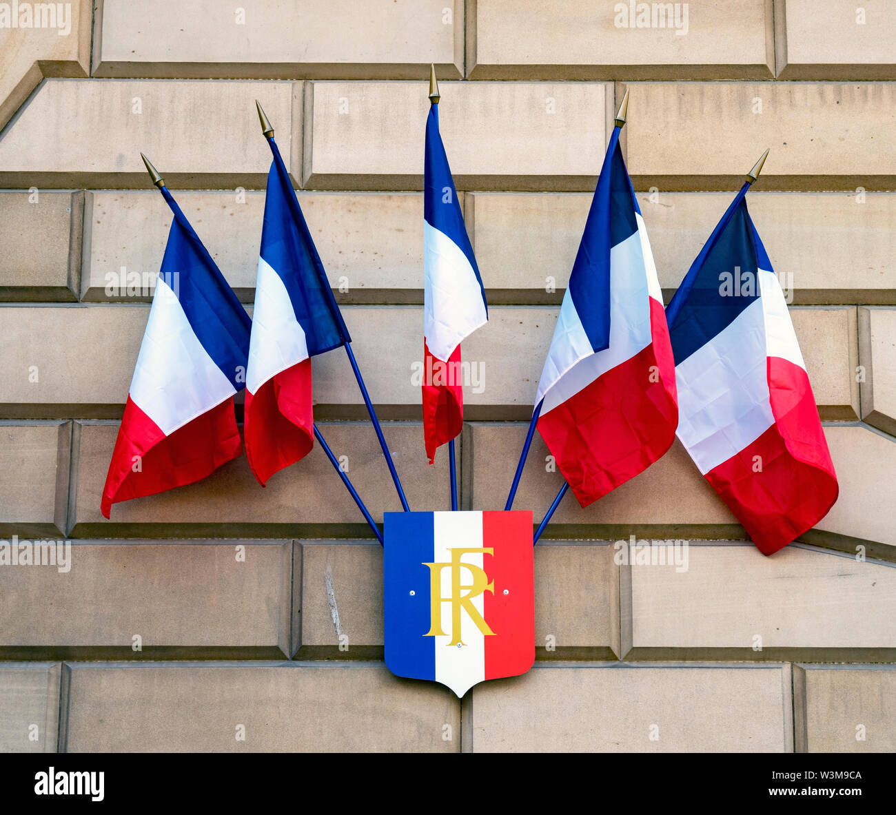 Bandierine sul muro del Consolato Generale di Francia a Edimburgo, Scozia. Foto Stock