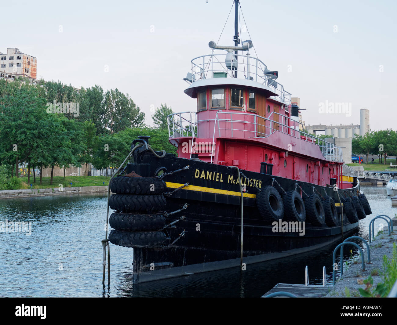 Quebec, Canada. Il vecchio conserve di Daniel McAllister rimorchiatore ormeggiata nel porto di Montreal. Foto Stock