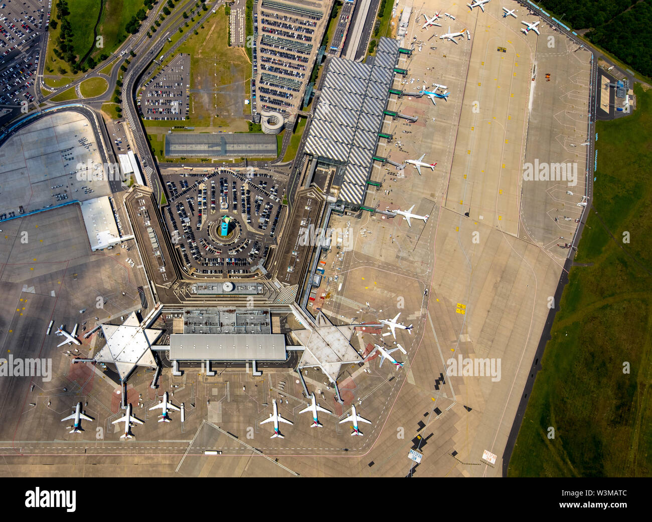 Edificio degli arrivi, Germania.., Europa, Eurowings, Eurowings aereo, vacanza aereo, aeroporto di Colonia / Bonn "Konrad Adenauer' (codice IATA: CGN) è il lar Foto Stock