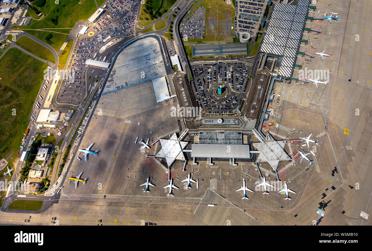 Edificio degli arrivi, Germania.., Europa, Eurowings, Eurowings aereo, vacanza aereo, aeroporto di Colonia / Bonn "Konrad Adenauer' (codice IATA: CGN) è il lar Foto Stock