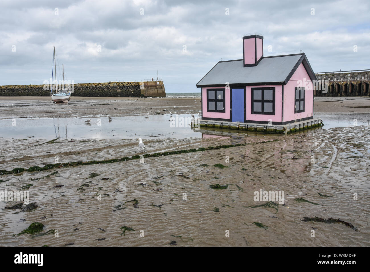 Artwork, parte della vacanza Home Il progetto nel porto a Folkestone, Kent, Regno Unito nel luglio 2019 Foto Stock