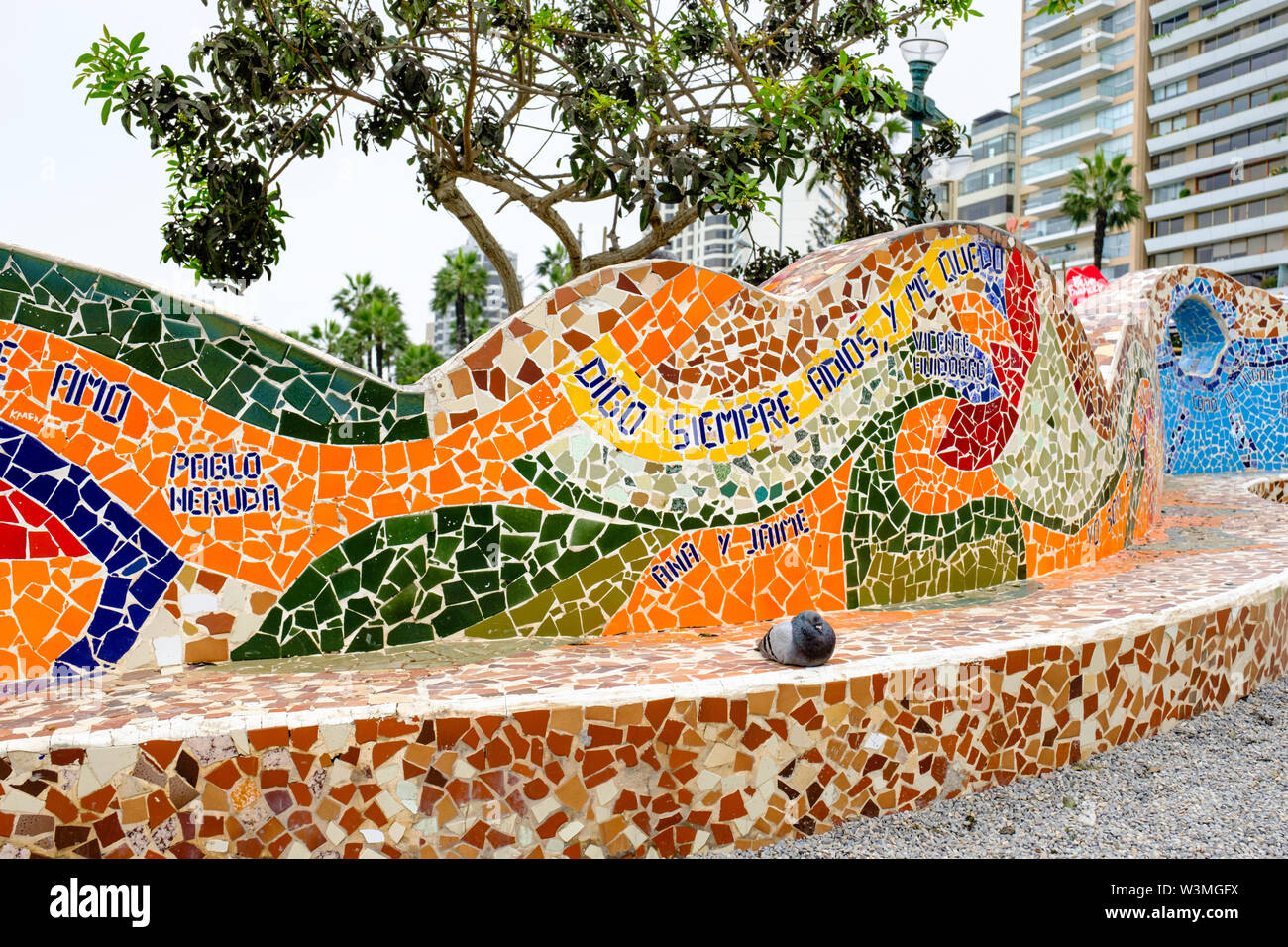 Dettaglio del Parque del Amor (Parco dell'amore) pareti piastrellate, mosaici del parco cittadino, quartiere di Miraflores, Lima, Perù Foto Stock