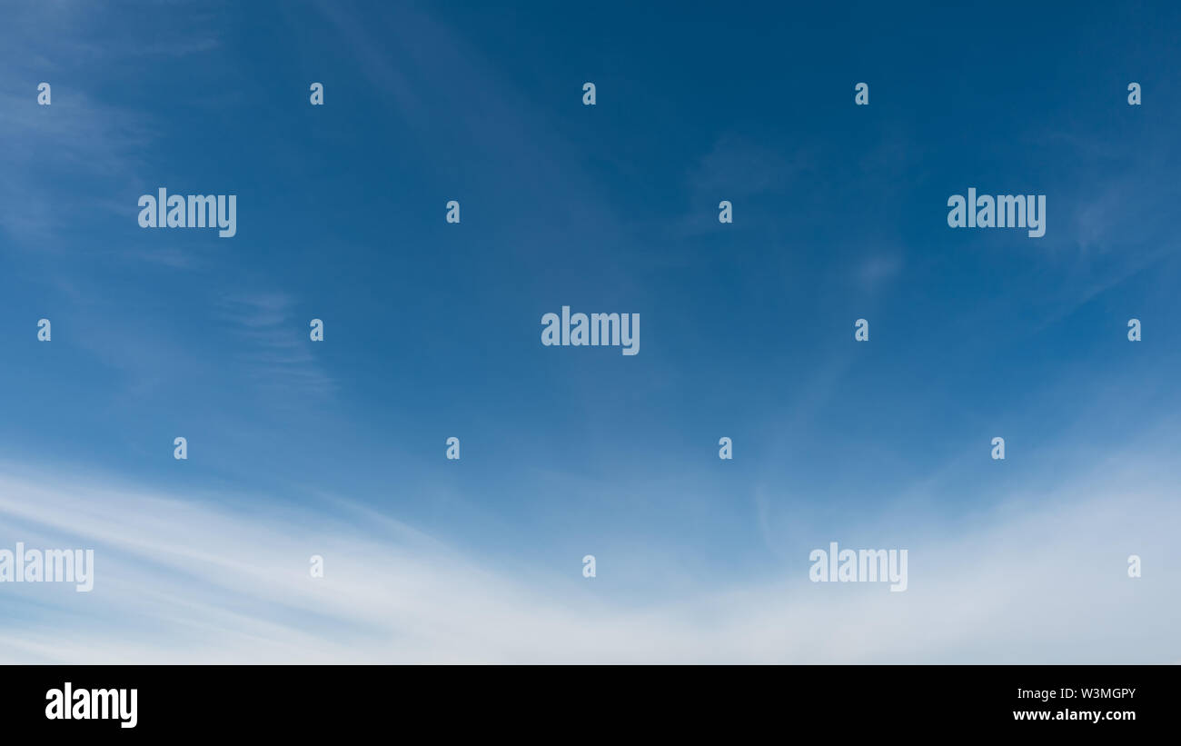 Bel cielo azzurro. Cielo e nubi, qualitativi shoot, non volatili e rumore. Foto Stock