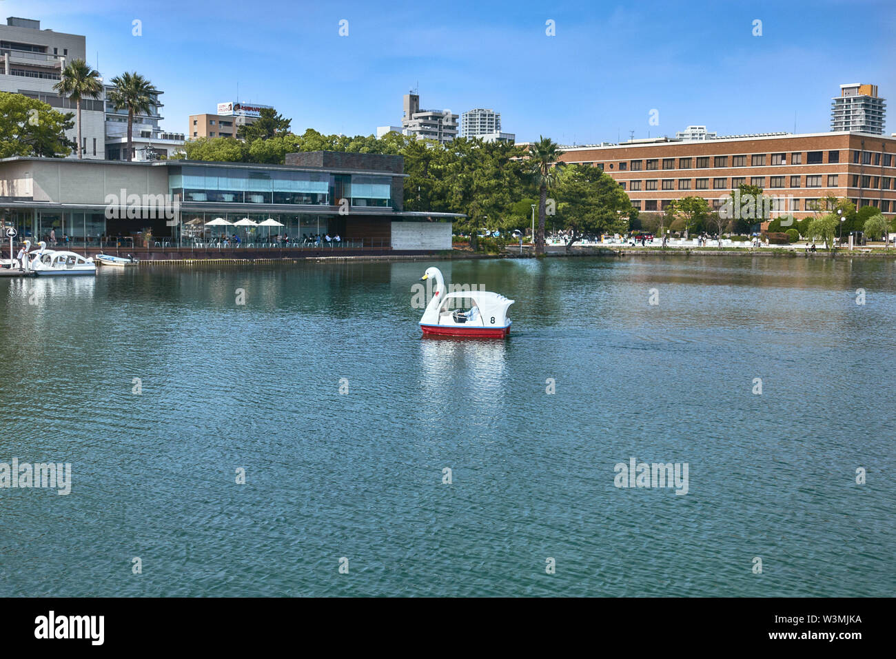 Ohori city park pond bridge pavillion Ukimi gazebo Fukuoka Kyushu in Giappone Foto Stock