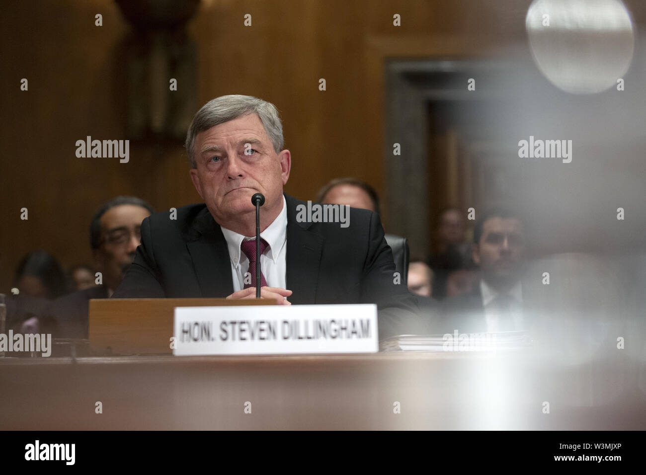 Washington, Distretto di Columbia, Stati Uniti d'America. 16 Luglio, 2019. Steven Dillingham, Direttore dell'U.S. Census Bureau, testimonia prima di Stati Uniti Comitato del Senato sulla sicurezza interna e gli affari governativi sul Campidoglio di Washington, DC, Stati Uniti sulla luglio 16, 2019, discutendo la sicurezza e la precisione del censimento 2020. Credito: Stefani Reynolds/CNP/ZUMA filo/Alamy Live News Foto Stock