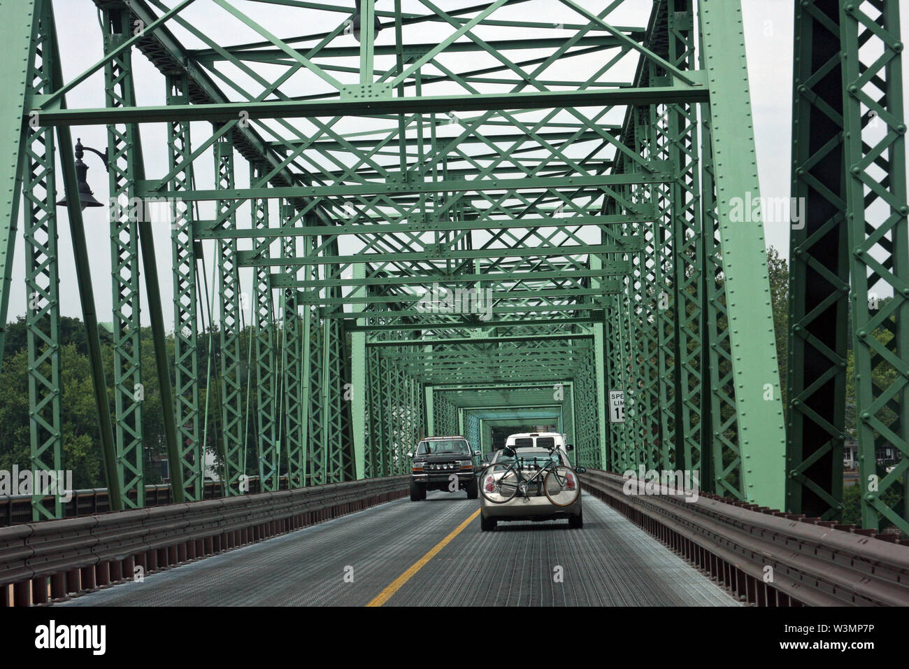 Ponte metallico nel corso del fiume Delaware, nella nuova speranza, Pennsylvania, STATI UNITI D'AMERICA Foto Stock