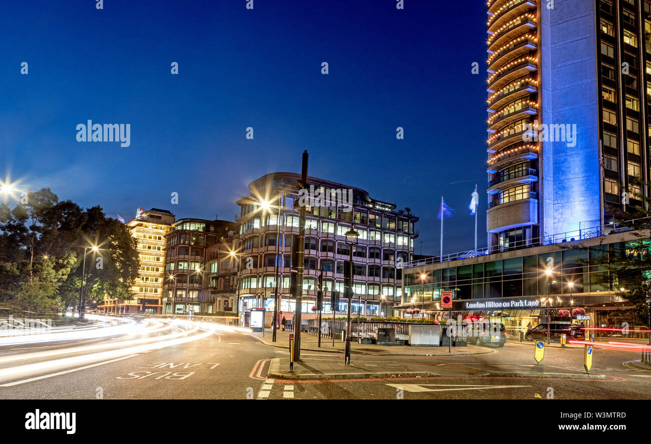 Il London Hilton Park Lane di notte REGNO UNITO Foto Stock