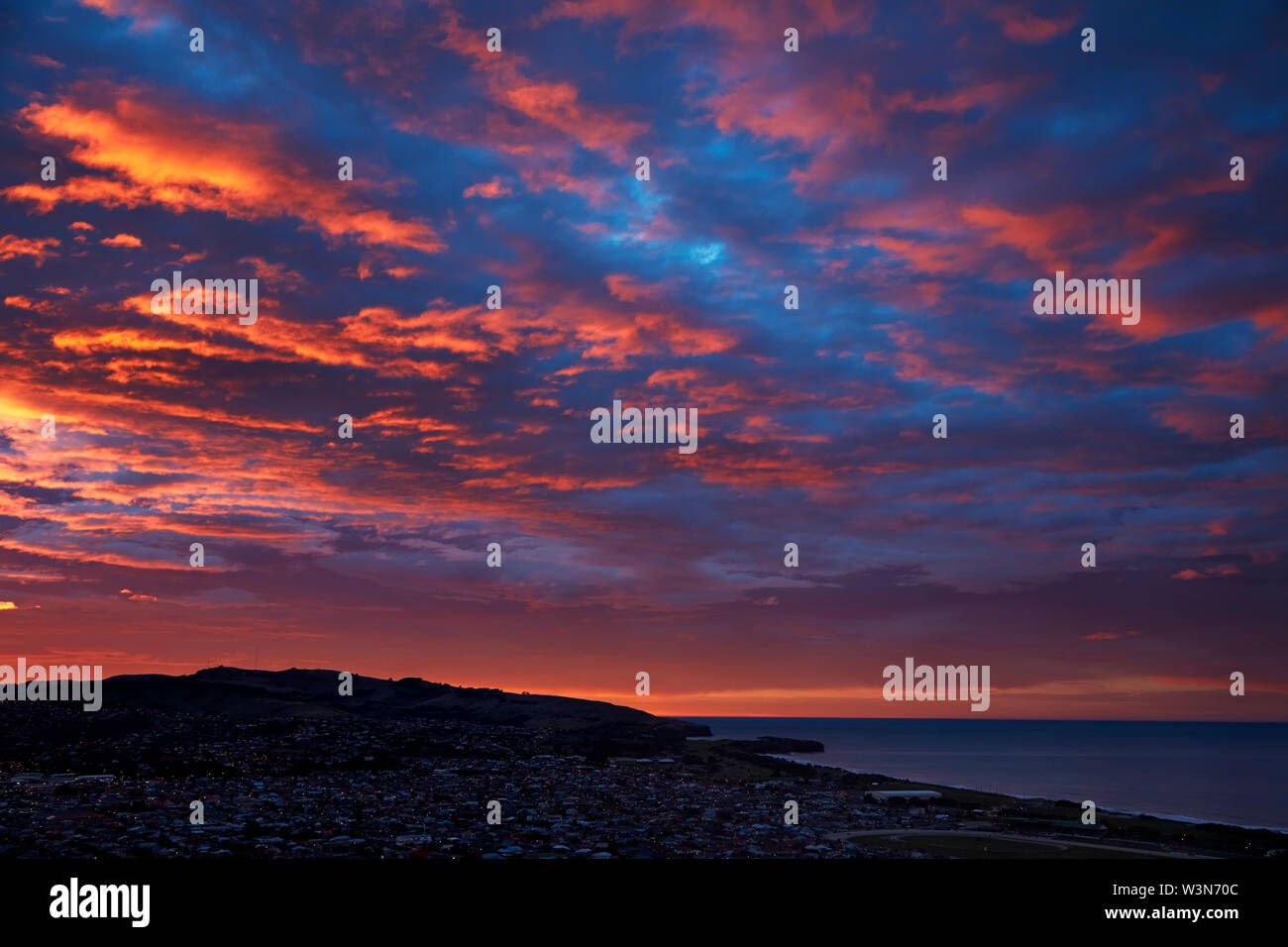 Sunrise su St Kilda Beach e Oceano Pacifico, Dunedin, Otago, Isola del Sud, Nuova Zelanda Foto Stock