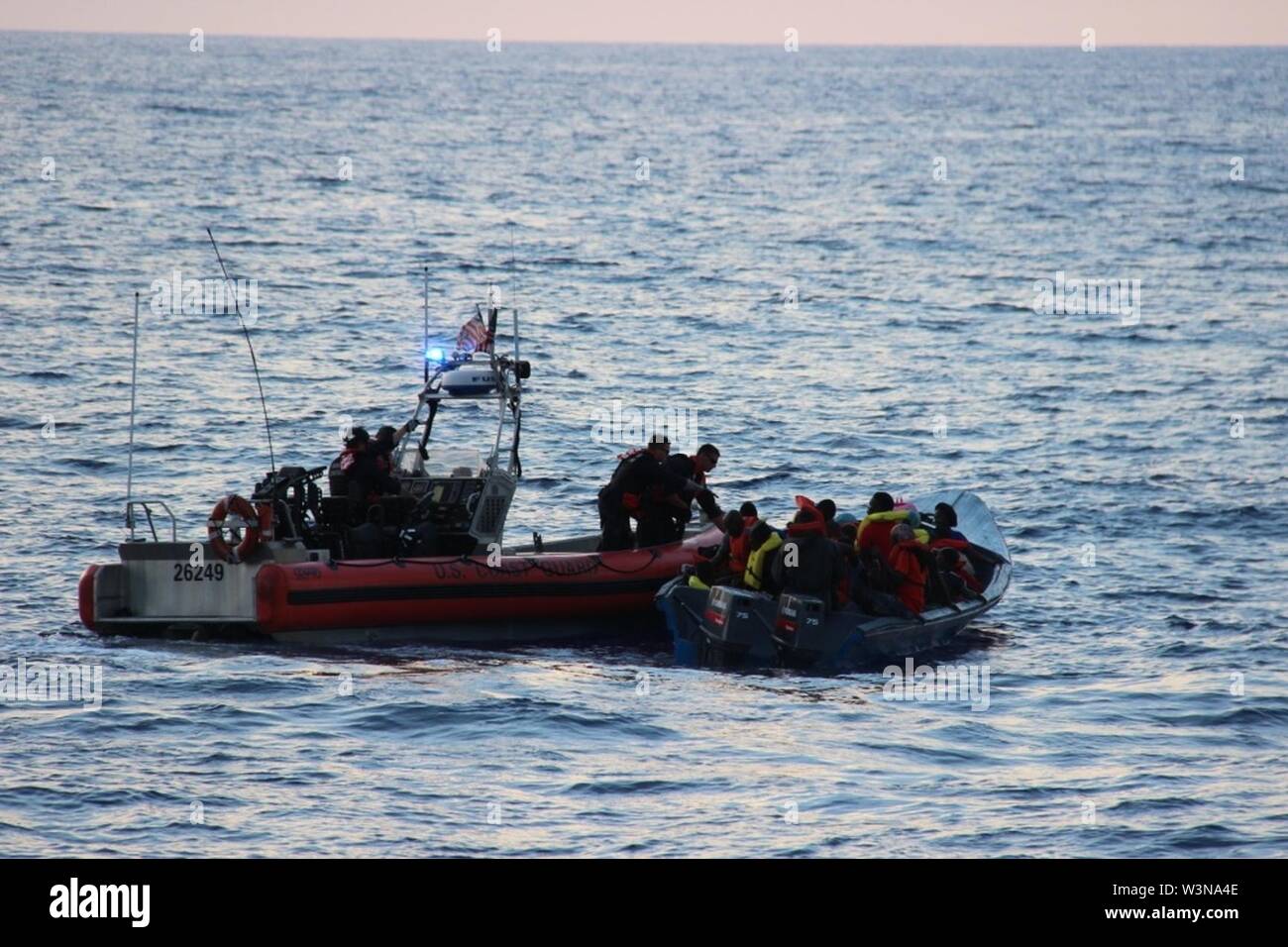 Coast Guard interdice 50 immigrati haitiani 46 miglia a nord di Cap-Haïtien (immagine 2 di 2). Foto Stock