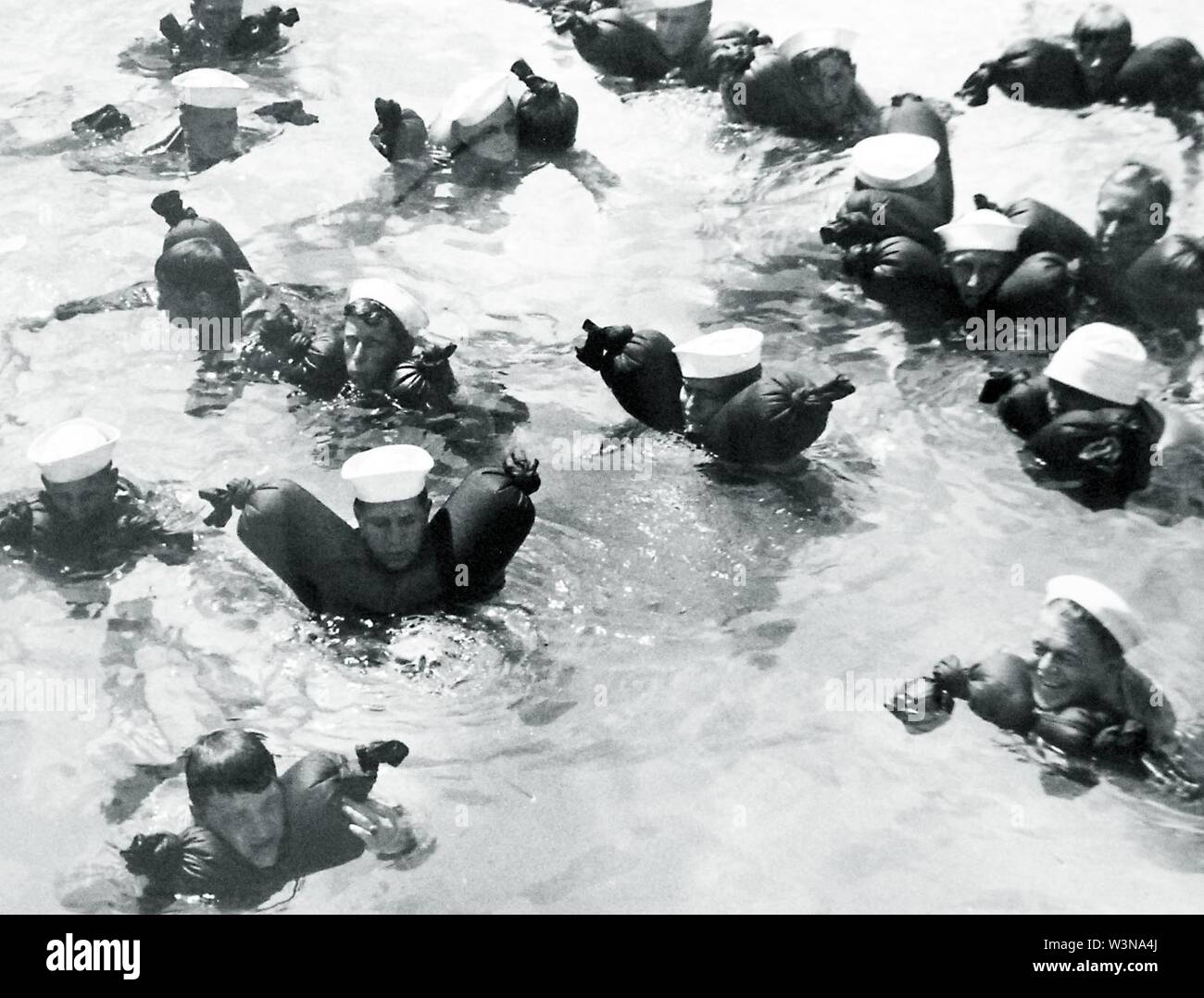 Costa guardie galleggiante con 'acqua ali' durante la seconda guerra mondiale (27164412900). Foto Stock