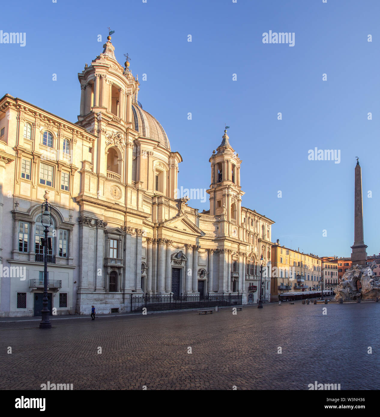 Sant Agnese Chiesa all'alba nella Piazza Navona - Roma, Italia Foto Stock