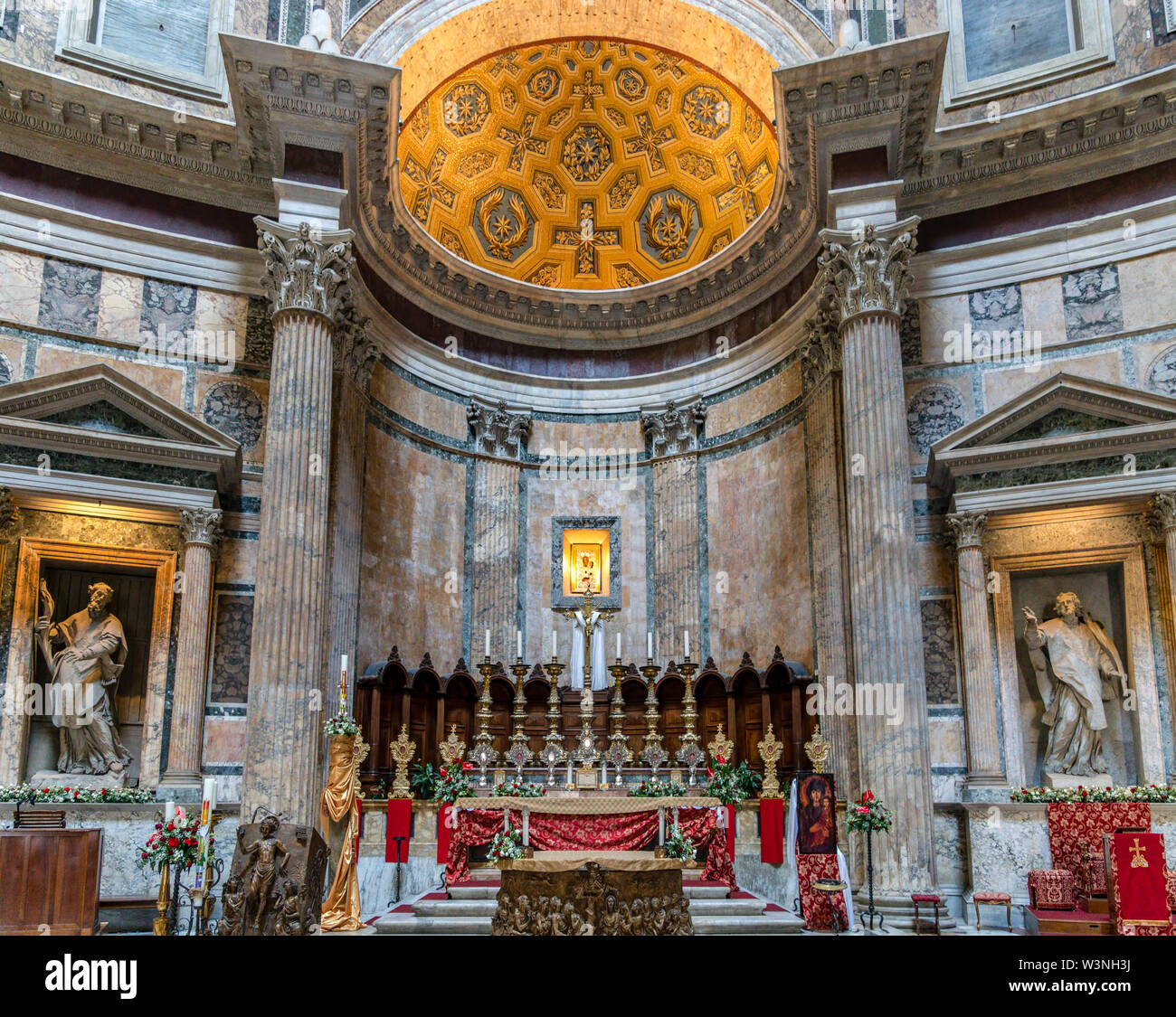 Altare dentro il Pantheon - Roma, Italia Foto Stock