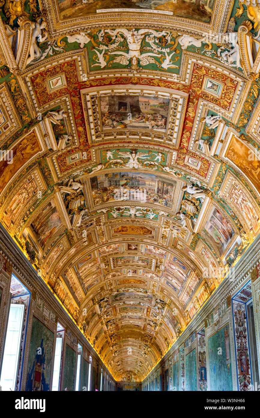 Dipinti sul soffitto della galleria di mappe, presso il Museo del Vaticano Foto Stock