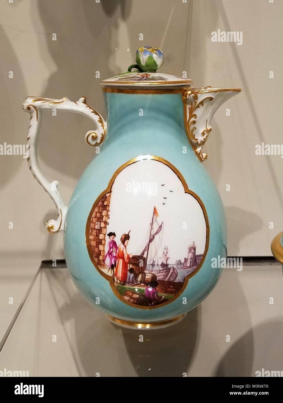 Caffettiera e coperchio, Meissen manufactory, Germania, 1735-1740, hard-incolla in porcellana, smalti policromi, dorate - Foto Stock
