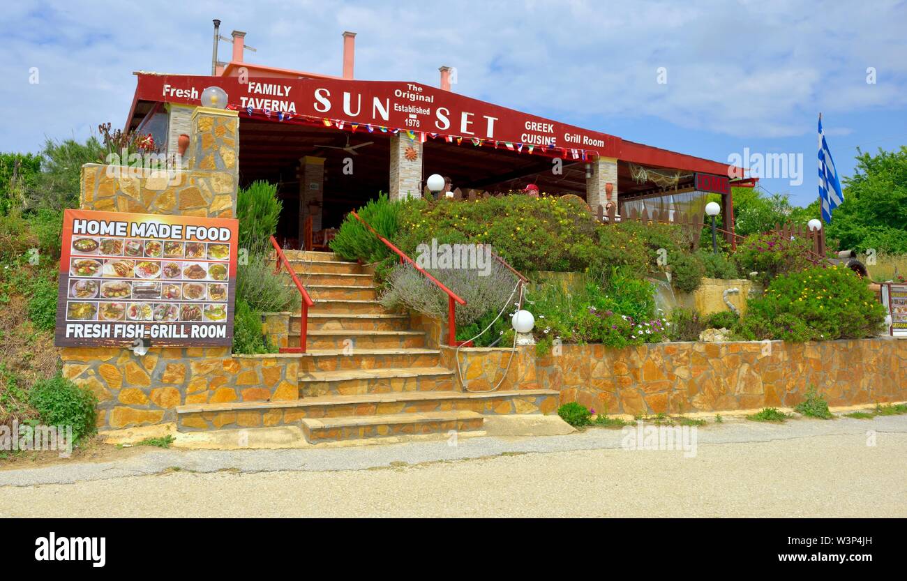 Sunset Marco Polo,Tramonto famiglia Taverna,Grill Room,cucina greca, Perulades,Corfù, Grecia, ISOLE IONIE Foto Stock