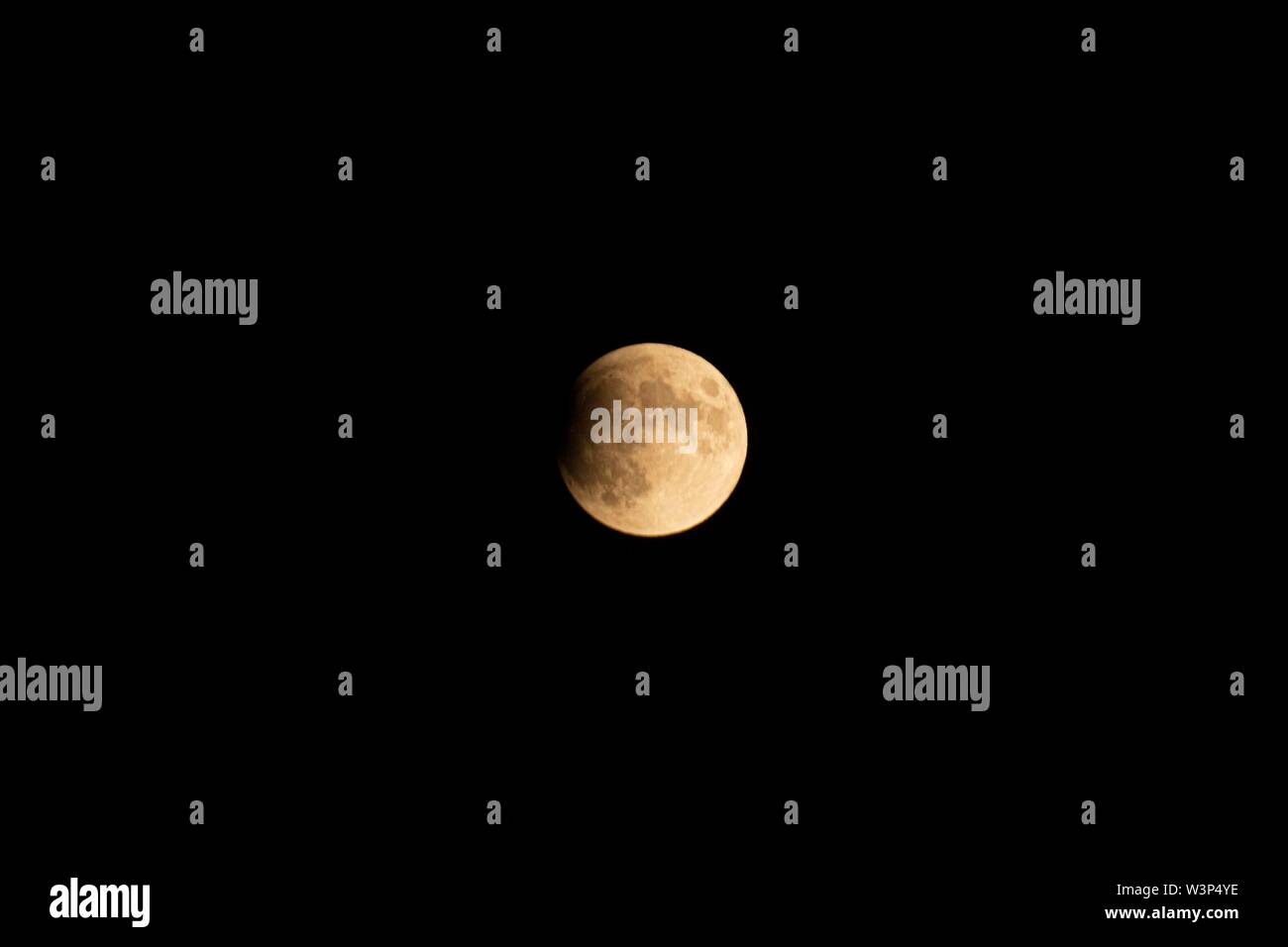 Eclissi lunare fotografata da Roma il 16 luglio 2019 - Lunar Eclipse fotografata da Roma sulla luglio 16, 2019 - Claudio Sisto Foto Stock