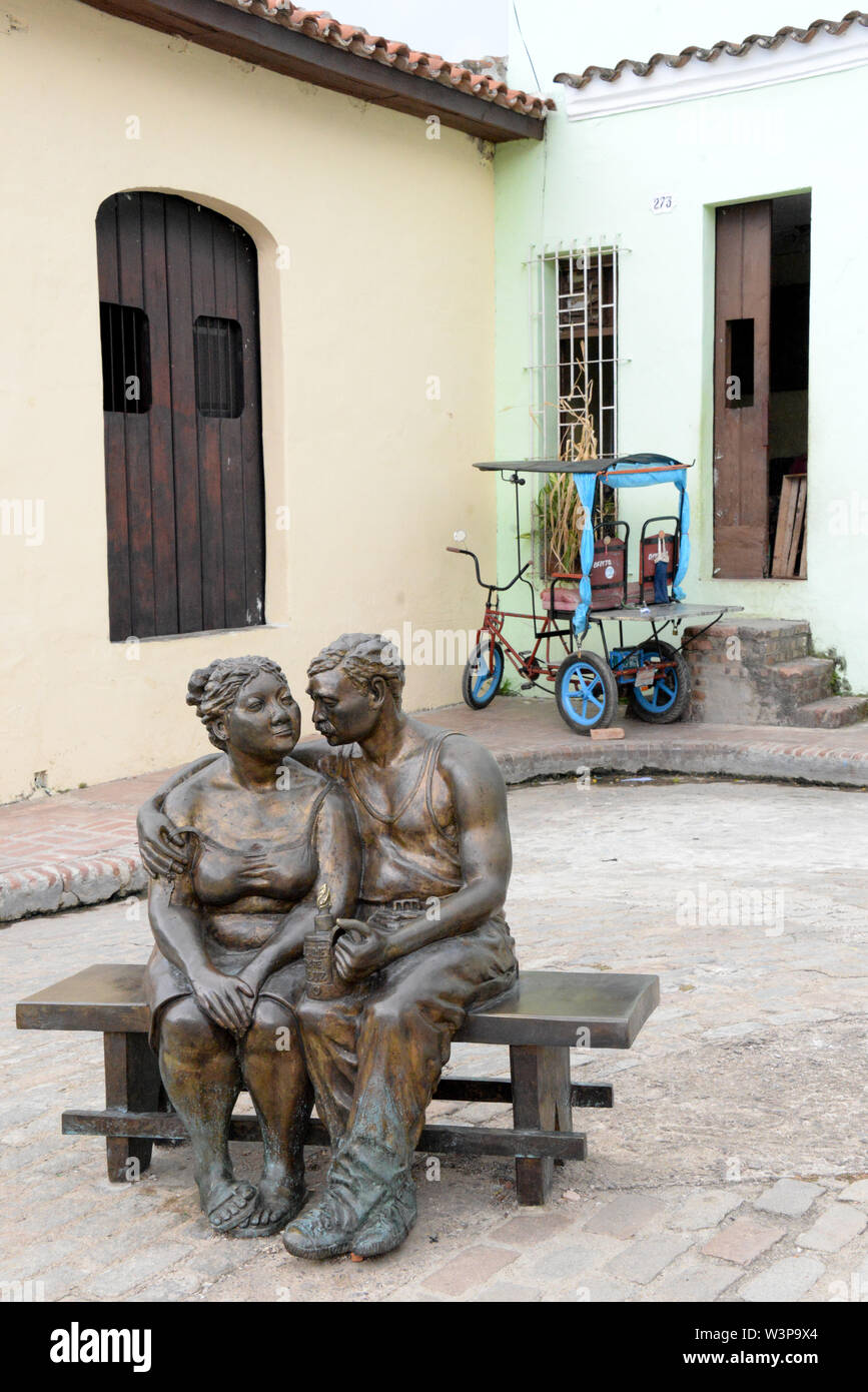 America, Caraibi, Cuba, Camaguey, Plaza del Carmen, Martha Jimenez, scultura monumentale Foto Stock