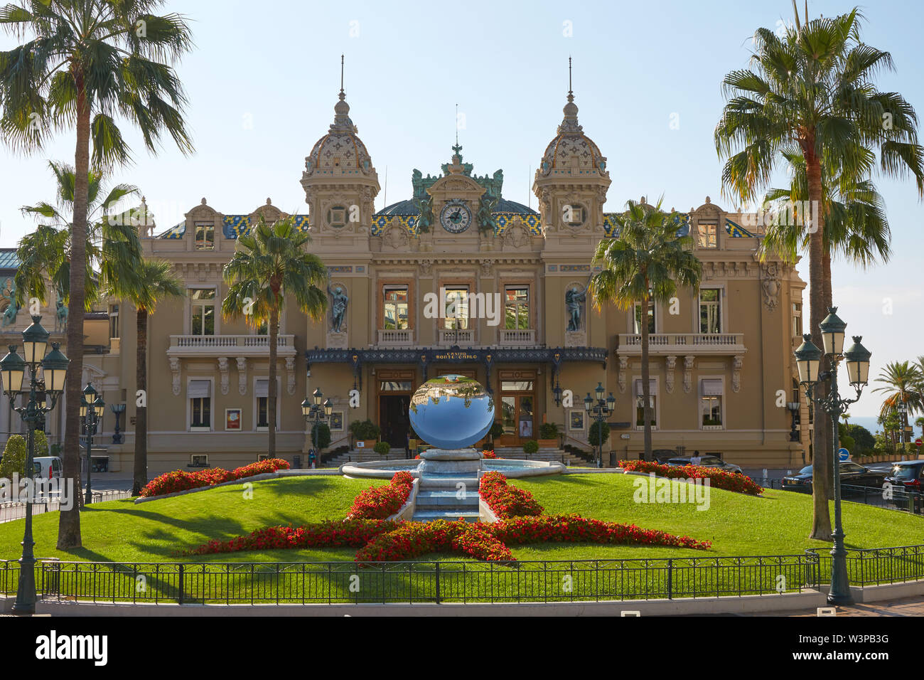 MONTE CARLO, Monaco - Agosto 19, 2016: Casino Antico edificio in una soleggiata giornata estiva in Monte Carlo, Monaco. Foto Stock