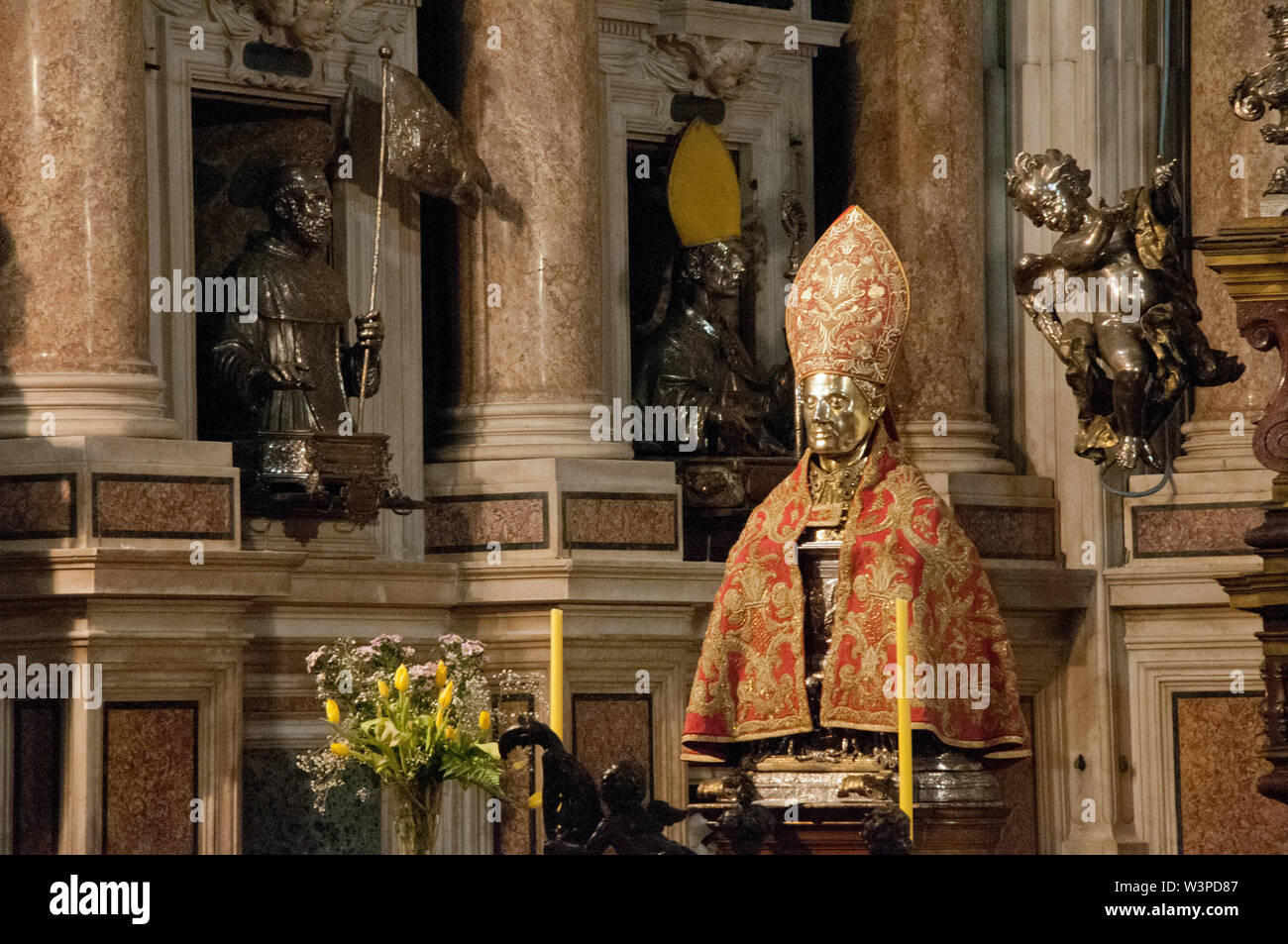 Royal cappella del tesoro di san gennaro immagini e fotografie stock ad