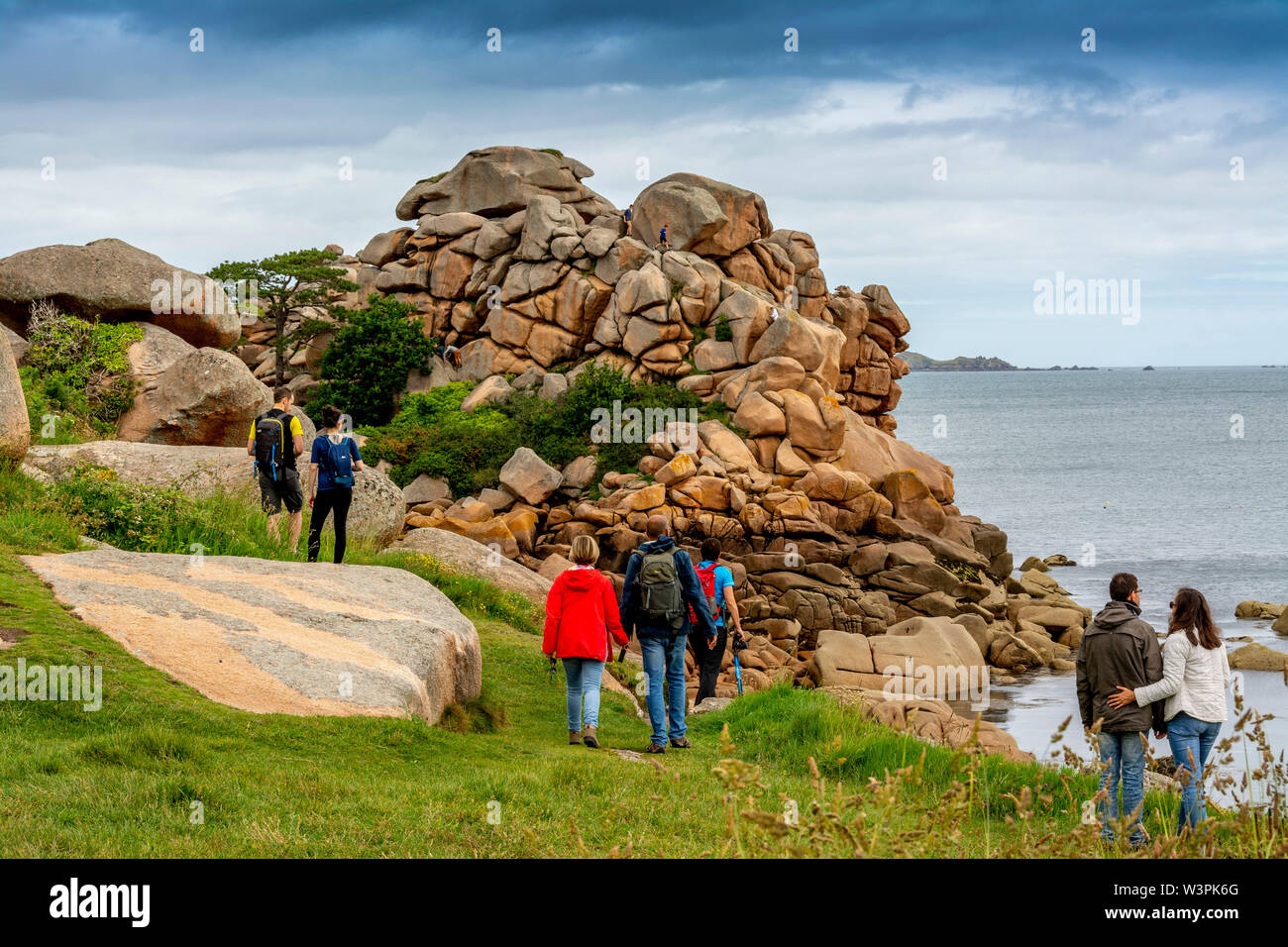 Ploumanach, rocce giganti al Cote granit rose rosa, cotes-d'Armor dipartimento, Bretagne, Francia Foto Stock