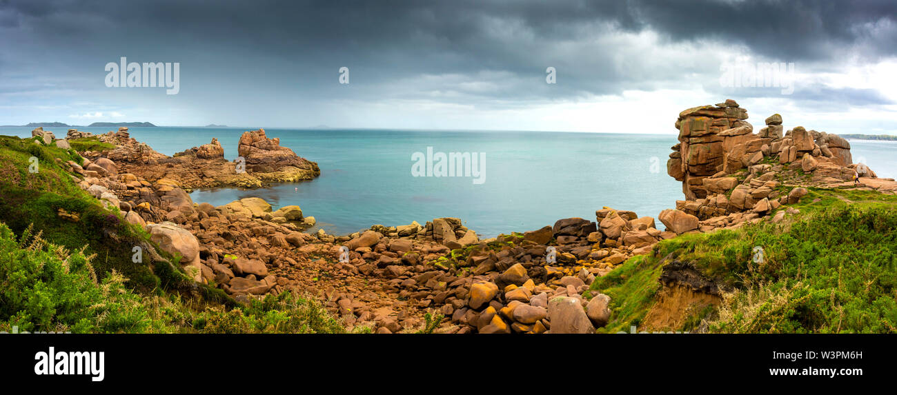 Ploumanach, rocce giganti al Cote granit rose rosa, cotes-d'Armor dipartimento, Bretagne, Francia Foto Stock