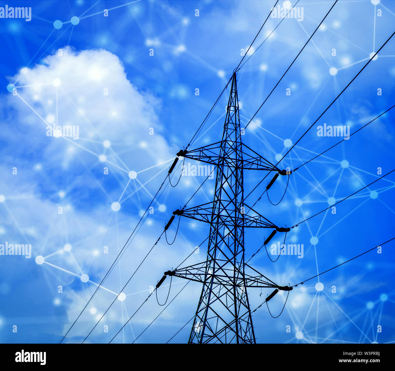 polo elettrico con sfondo blu cielo concetto di networking tecnologia aziendale Foto Stock