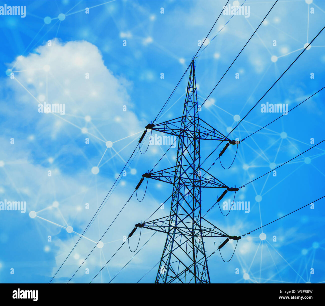 polo elettrico con sfondo blu cielo concetto di networking tecnologia aziendale Foto Stock