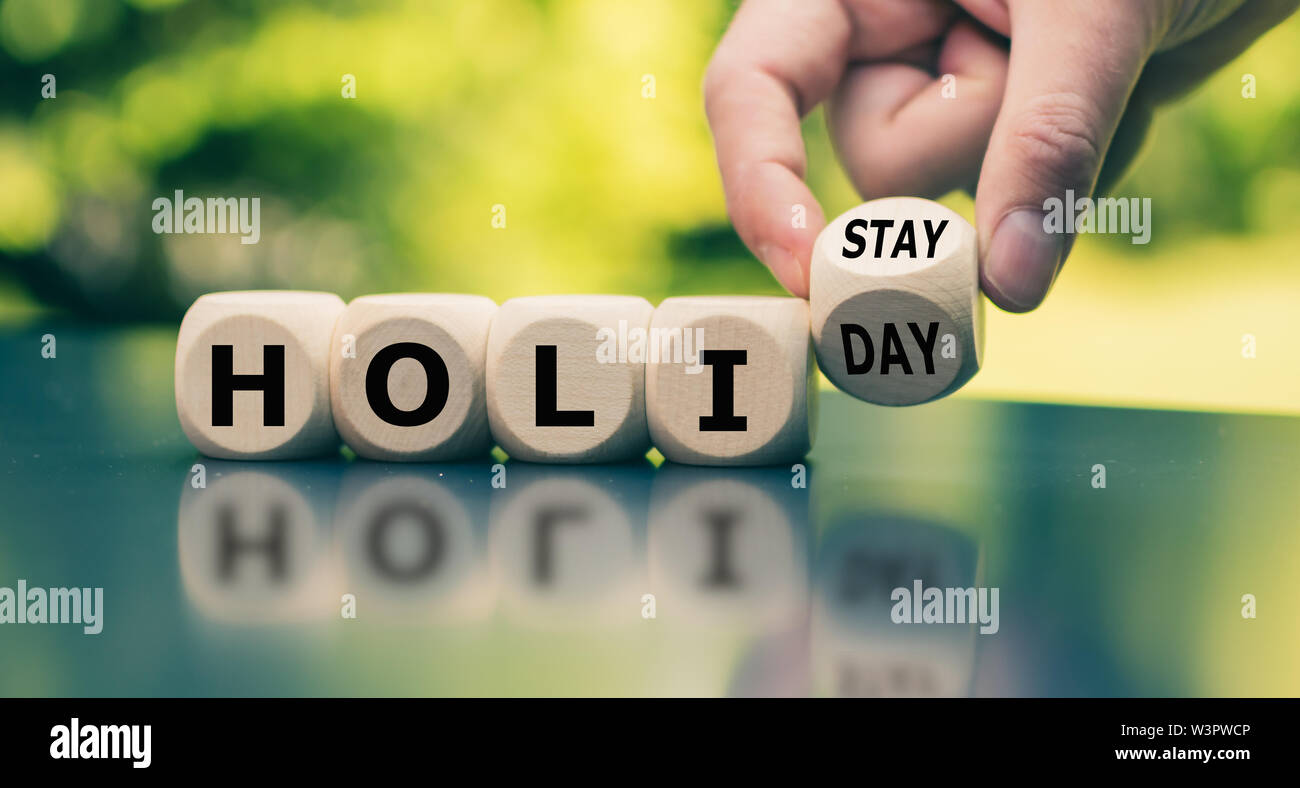 Vacanza al concetto di casa. Canto diventa un cubo e cambia la parola "vacanza" a "holistay'. Foto Stock