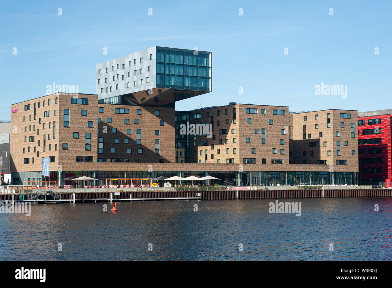 24.06.2019, Berlino, Germania, Europa - Hotel nhow della catena alberghiera spagnola NH Hotel Group sulle rive del fiume Sprea nel Friedrichshain. Foto Stock