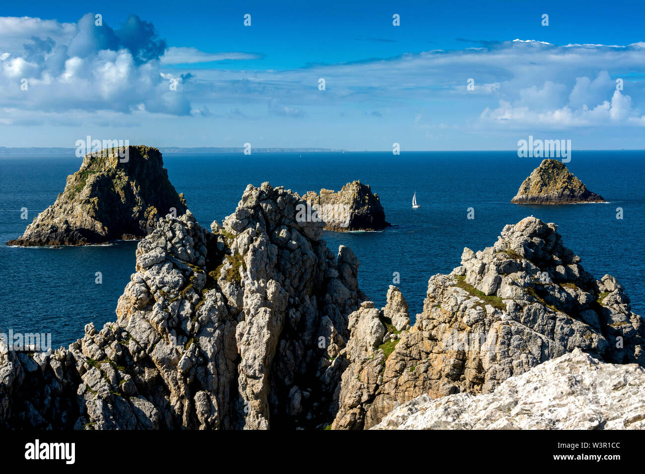 Camaret-sur-mer. Tas de Pois di Pointe de Pen-Hir , Crozon Penisola, dipartimento Finistere, Francia Foto Stock