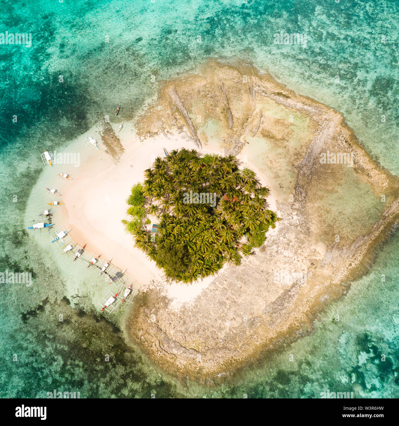 Guyam isola, Siargao, Filippine. Piccola isola con palme e una spiaggia di sabbia bianca. Isole Filippine. Foto Stock