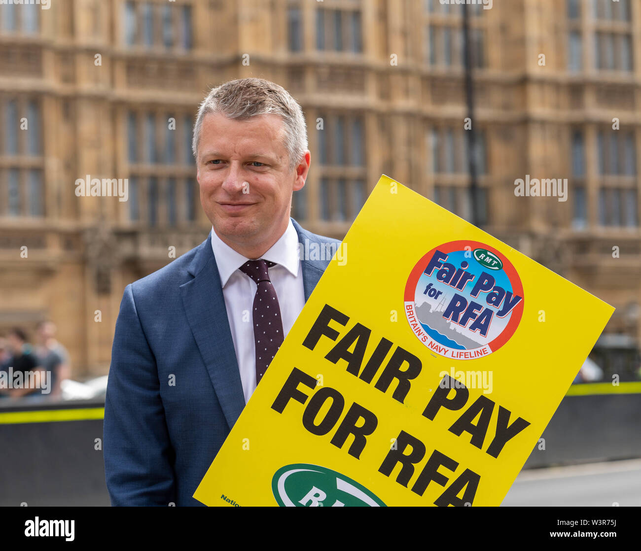 Londra 17 luglio 2019 una lobby parlamentare dalla rotaia marittimo e i lavoratori del settore dei trasporti europea a nome della Flotta Reale marittimi ausiliari oltre al di sotto dell'inflazione aumenti di stipendio. Luke Pollard MP, ministro del governo ombra per le alluvioni e le comunità costiere, Credito Ian Davidson/Alamy Live News Foto Stock