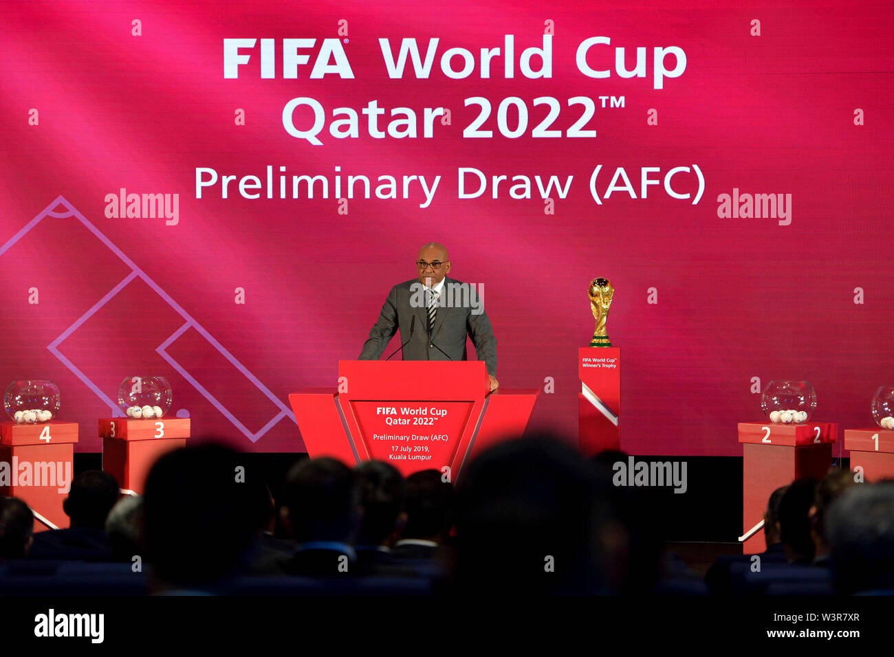 Kuala Lumpur, Malesia. 17 Luglio, 2019. Asian Football Confederation (AFC) Segretario Generale Windsor Giovanni parla durante la cerimonia di disegno per il secondo round della Coppa del Mondo FIFA in Qatar 2022 Asian qualificatori di Kuala Lumpur in Malesia, il 17 luglio 2019. Credito: Chong Voon Chung/Xinhua/Alamy Live News Foto Stock