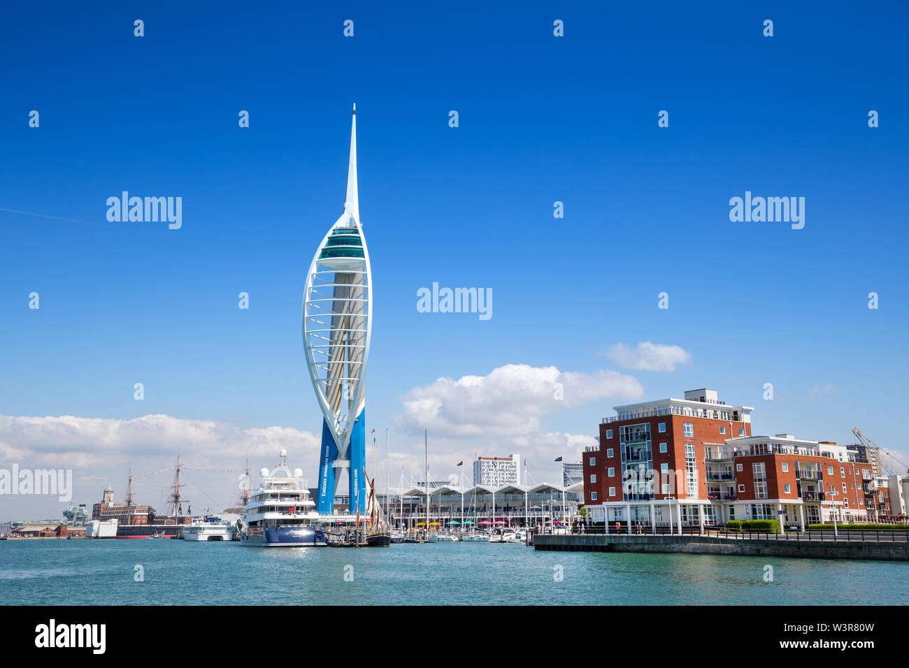 La Spinnaker Tower, Gunwharf Quays, Portsmouth, Hampshire, Regno Unito Foto Stock