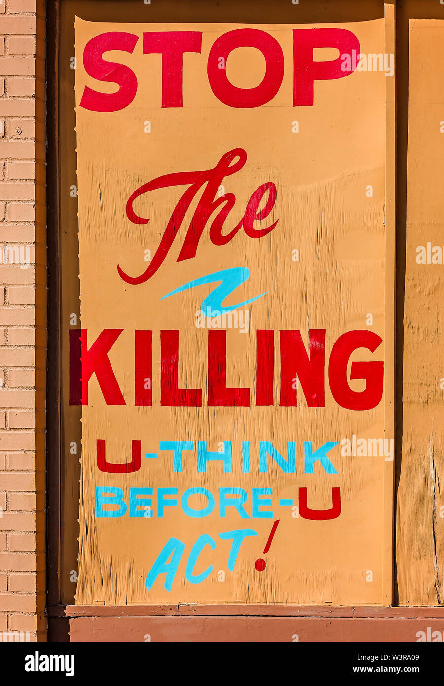 Un segno Memphians esorta a "fermare l'abbattimento" al F.F.U.N. (Libertà da inutili negativi) Centro Giovani sett. 13, 2015, a Memphis, Tennessee. Foto Stock