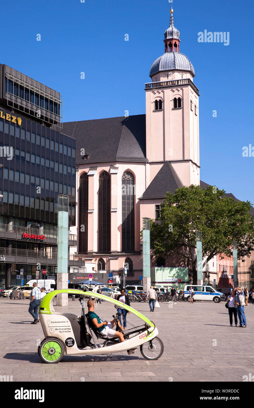 La chiesa di San Mariae assunta vicino alla stazione principale, rickshaw per visitare la città di Colonia, Germania. die Kirche San Mariae assunta nahe Hauptbahnhof, Foto Stock