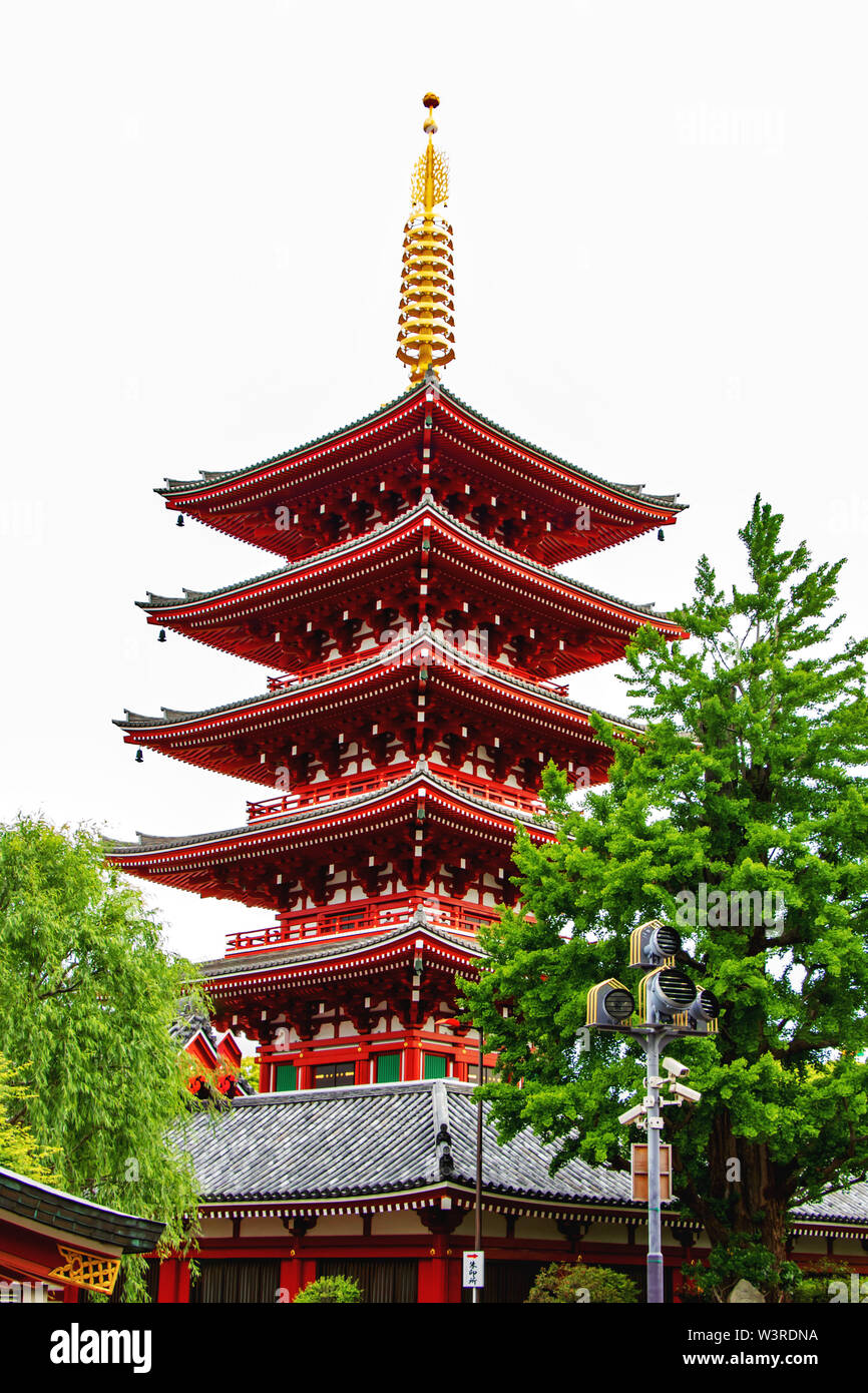 I cinque piani pagoda all'antica di Senso-ji tempio buddista di Tempio di Asakusa, Tokyo, Giappone Foto Stock