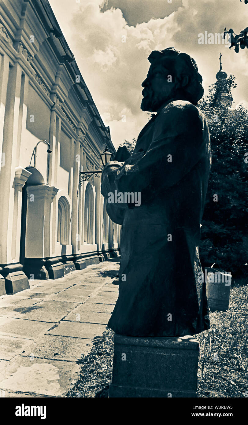 Al di fuori del Memorial Museum di Grigoriy Skovoroda , poeta ucraino e fabulist, insegnante e umanista, democratici e filosofo errante Pereyaslav-Khmelnitsky, Украине Foto Stock