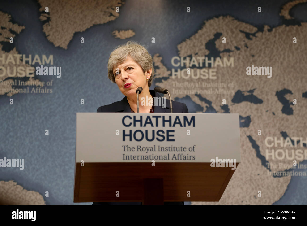London / UK - Luglio 17, 2019: Primo Ministro britannico Theresa Maggio dà il suo ultimo importante discorso prima di salire verso il basso, a Chatham House a Londra Foto Stock