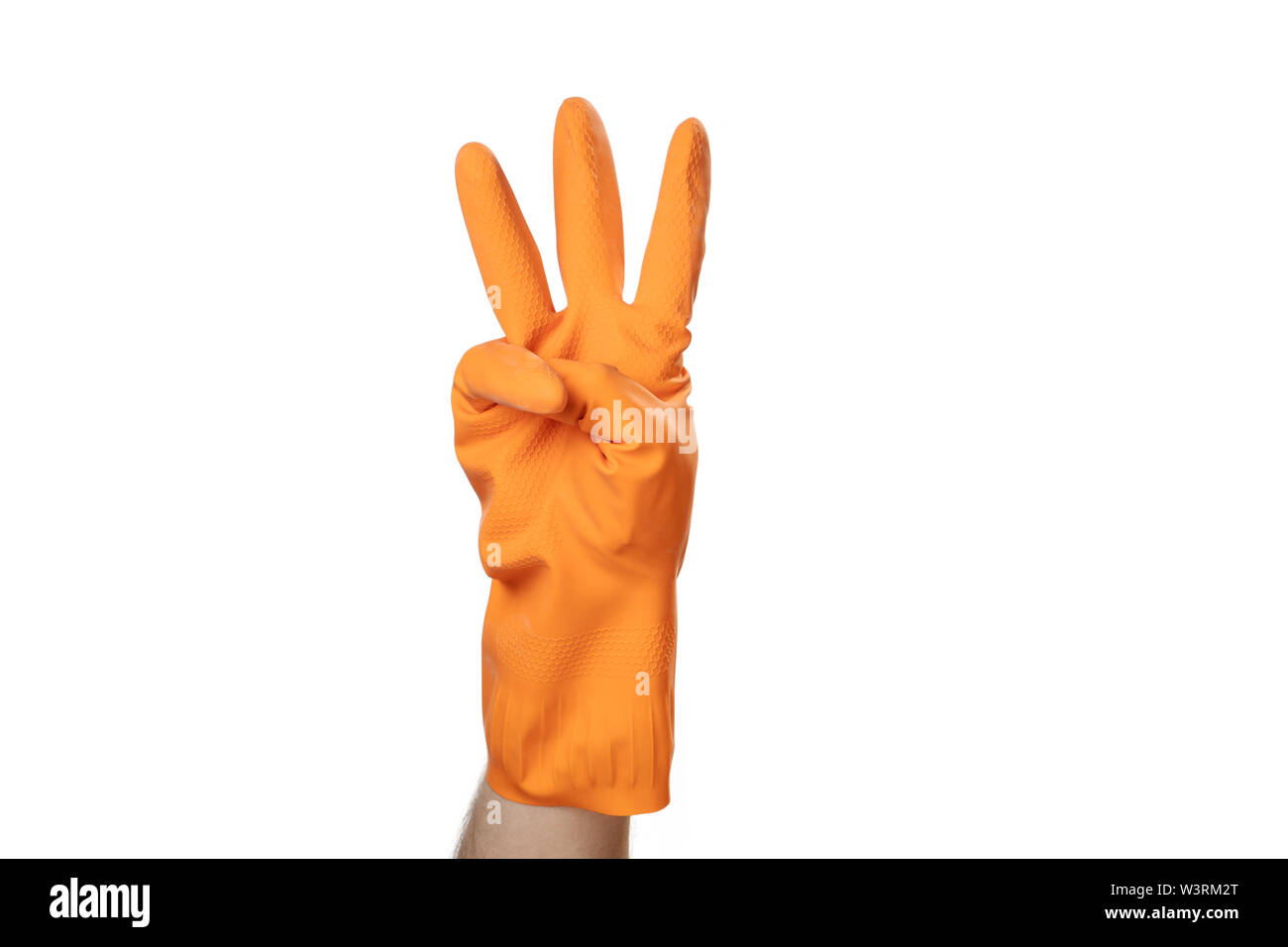 Il gesto a mano la pulizia, gomma arancione guanto, per casa e giardino, protezione. Isolare in bianco sullo sfondo. Foto Stock
