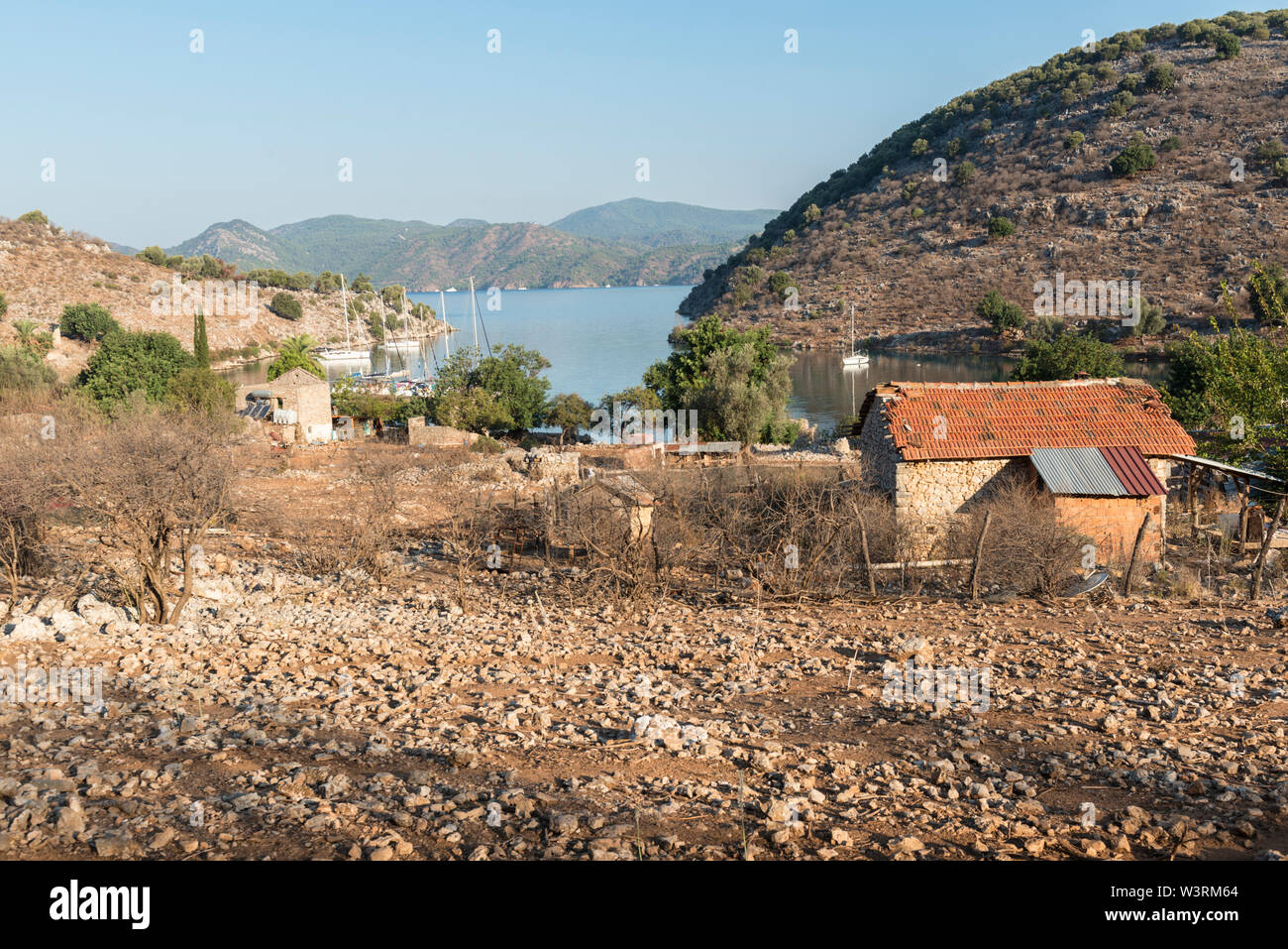 La mattina presto vista di yacht ormeggiato Tersane Adasi isola, Turchia Foto Stock