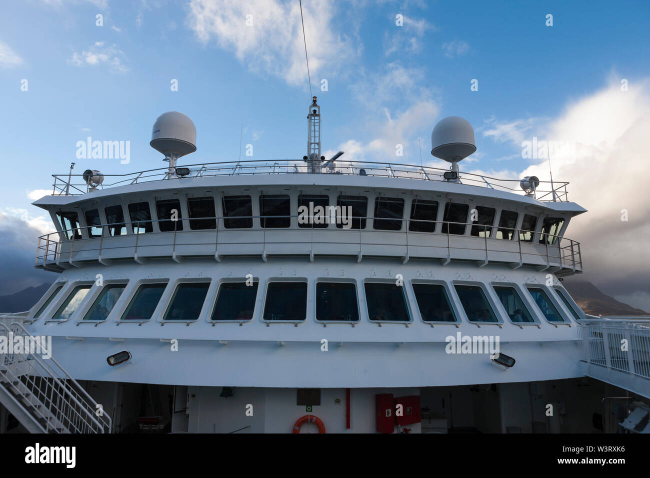 Il ponte della nave Hurtigruten MS Spitsbergen, nel Fugløyfjorden, Nordland, Norvegia Foto Stock