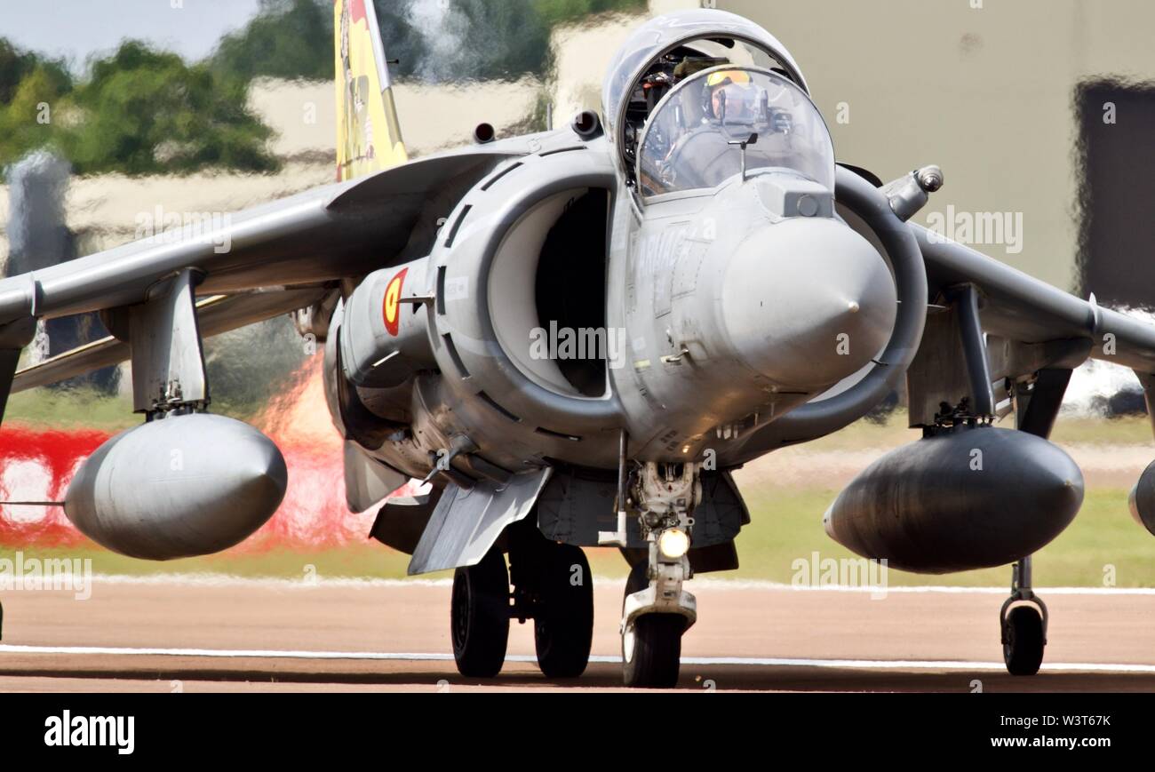 Marina spagnola EAV-8B Harrier II arrivando a RAF Fairford a prendere parte al 2019 Royal International Air Tattoo Foto Stock