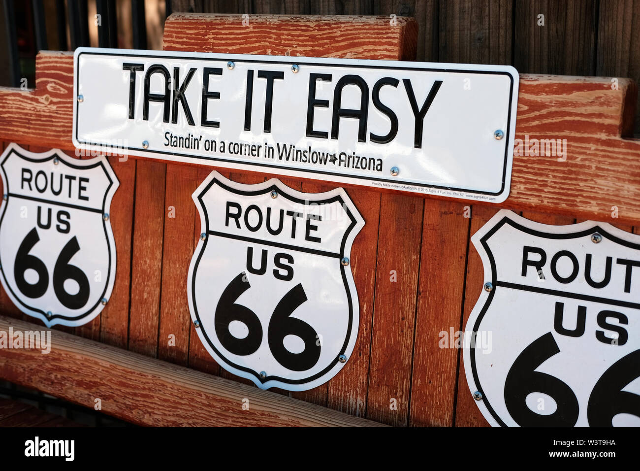 Take it easy panchina Route 66 in Winslow, Arizona Foto Stock
