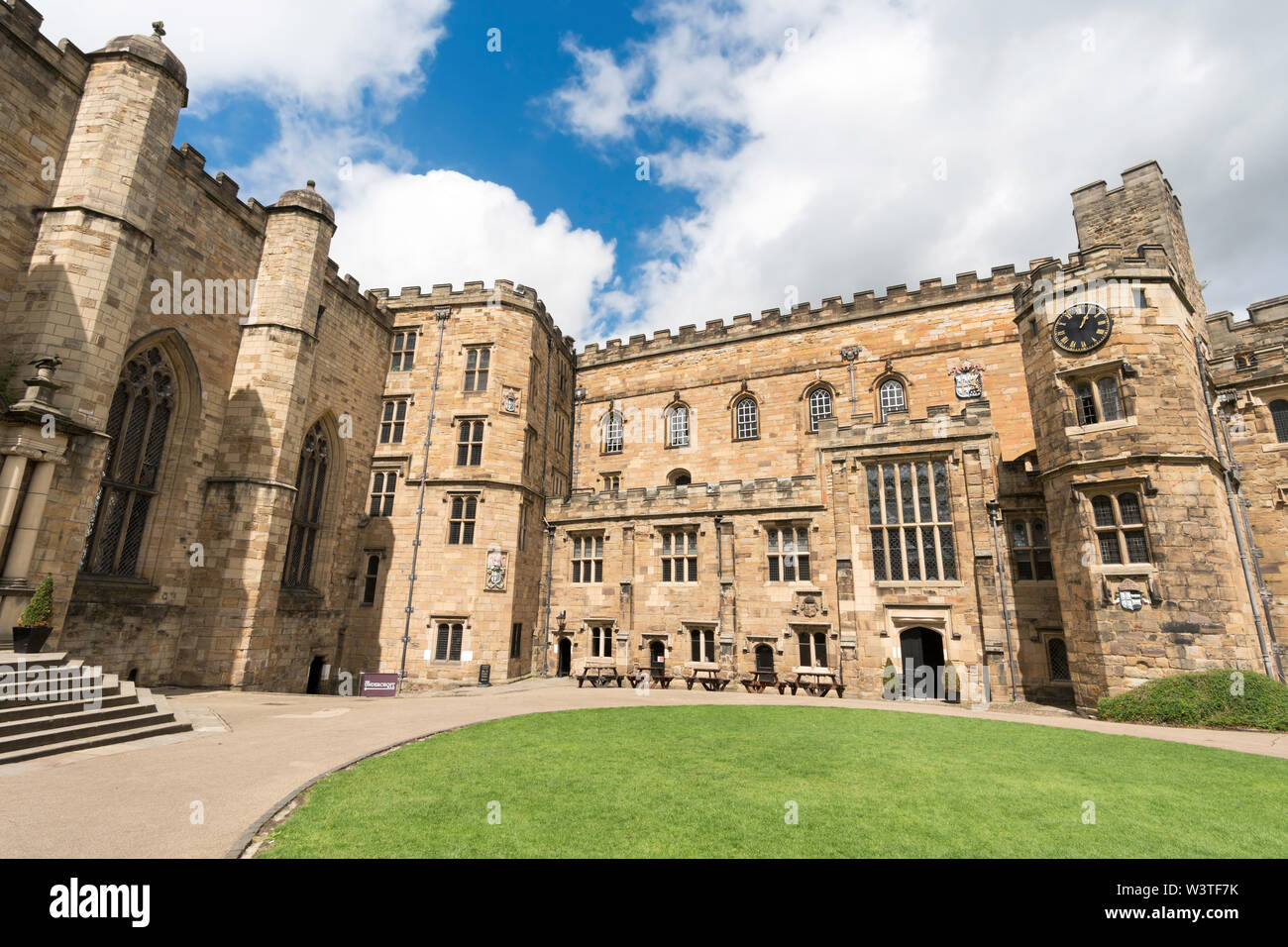 Il cortile del castello di Durham, parte dell'Università di Durham, England, Regno Unito Foto Stock